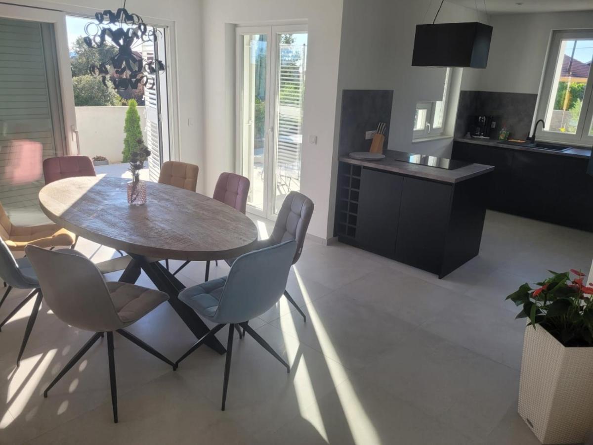 Appartement Haus Dalmatia With Heated Pool à Bibinje Extérieur photo