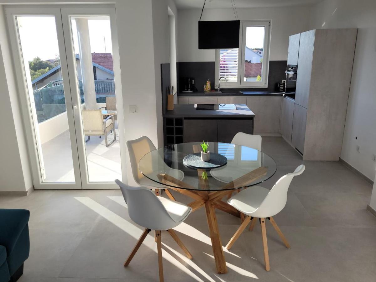 Appartement Haus Dalmatia With Heated Pool à Bibinje Extérieur photo