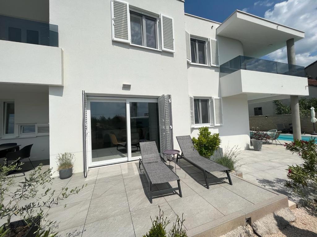 Appartement Haus Dalmatia With Heated Pool à Bibinje Extérieur photo