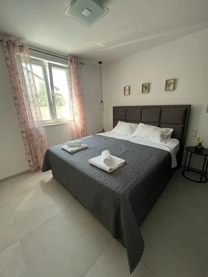 Appartement Haus Dalmatia With Heated Pool à Bibinje Extérieur photo
