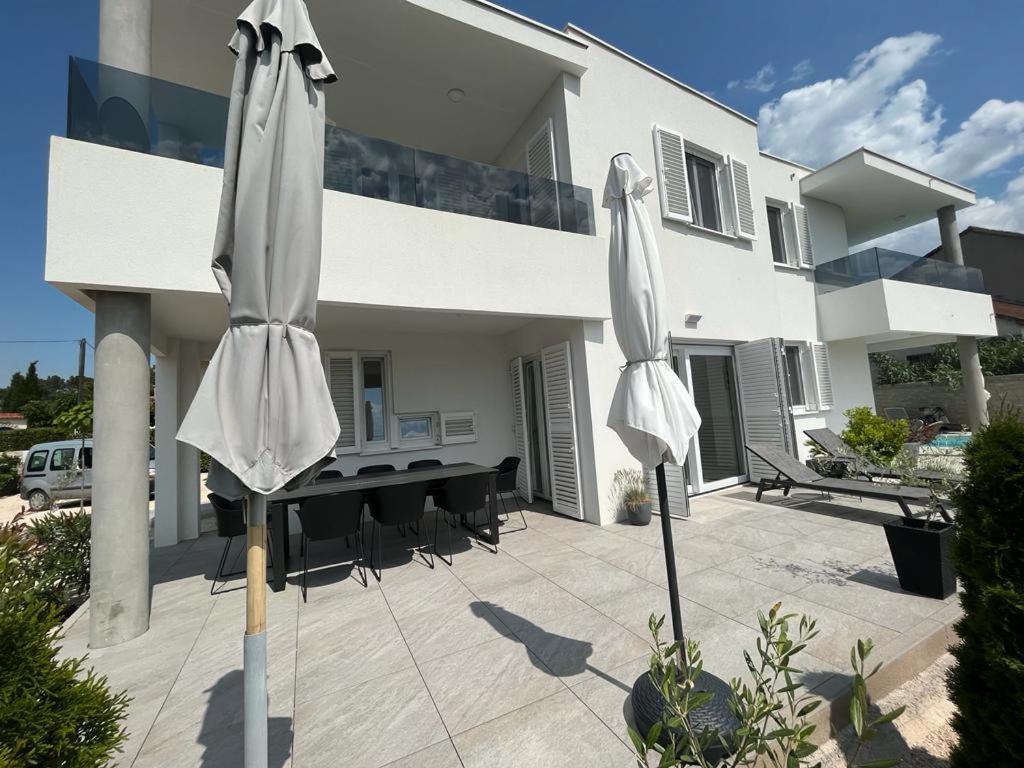 Appartement Haus Dalmatia With Heated Pool à Bibinje Extérieur photo