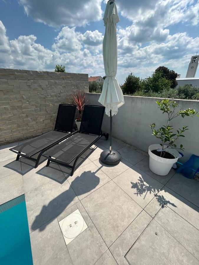 Appartement Haus Dalmatia With Heated Pool à Bibinje Extérieur photo